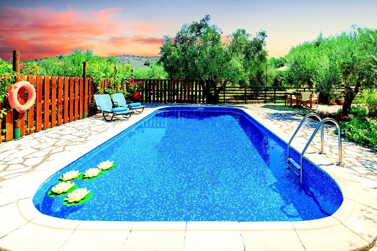 Sentido Villas Armenoi  Exterior photo